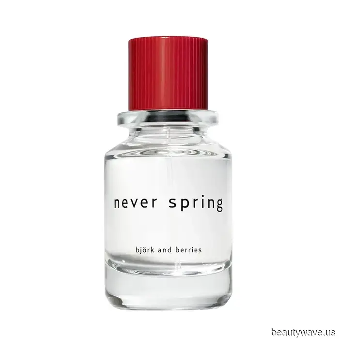 Trust me—this earthy fragrance note is undoubtedly reminiscent of Natasha Naginsky.