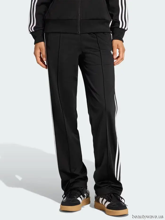 Not Capris, Not Poplin: The Trendy Cool-Girl Pants Elsa Hosk Pairs with Ballet Flats and Windbreakers