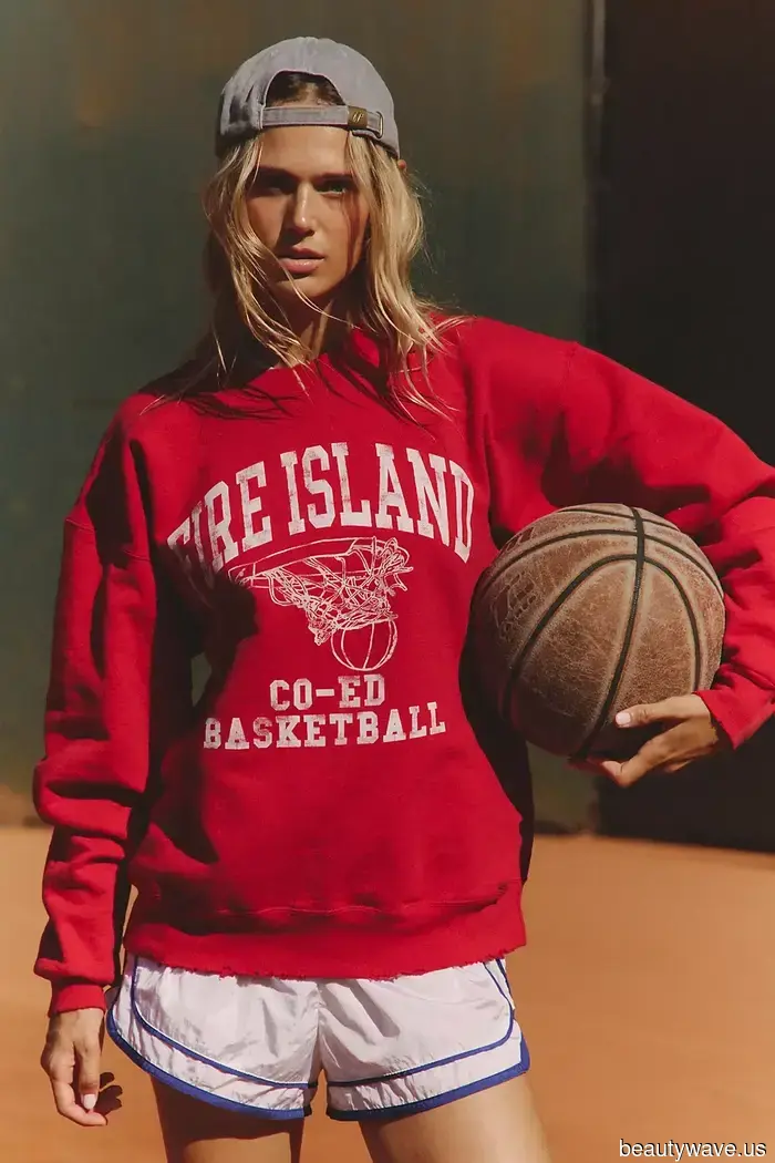 Las mujeres elegantes en Madrid visten este básico americano nostálgico de la manera más chic.