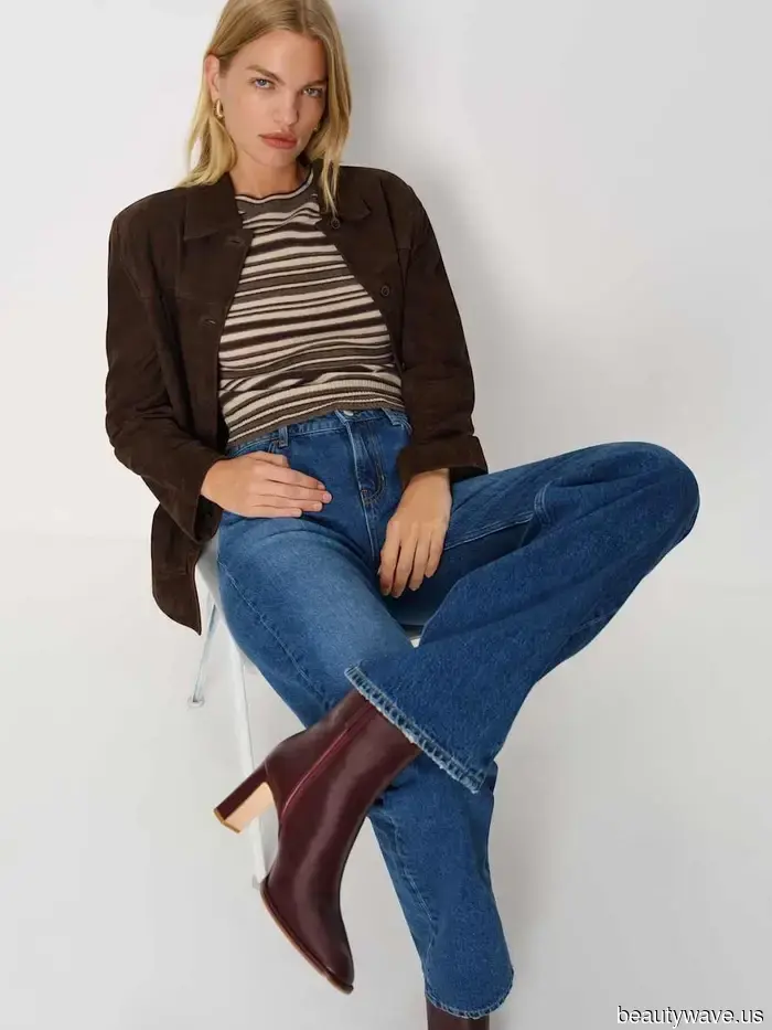 Les jeans avec des bottines ne sont pas une nouveauté, mais personne ne les porte aussi bien que les Parisiens.