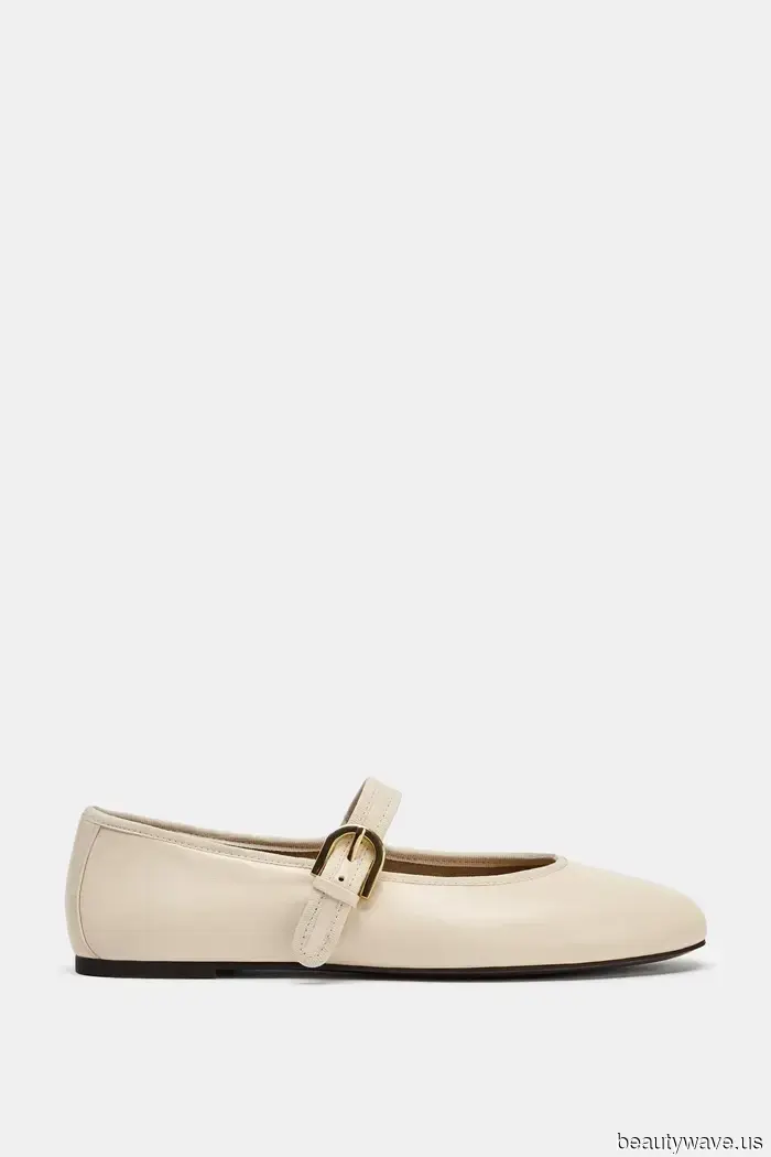Weiße Jeans Plus Dieser flache Schuhtrend ist das Ticket, um jetzt wie eine Modeperson auszusehen.