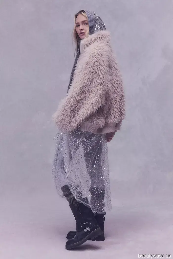 Los neoyorquinos con estilo están usando esta perfectamente extraña tendencia de faldas de los 90 en todas partes este otoño.