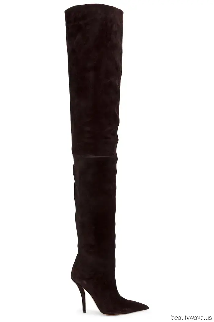 Indossare un cardigan preppy con questa tendenza controversa degli stivali lo rende dieci volte più cool.