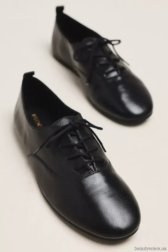 Here’s how to embrace the viral flat-shoe trend that everyone purchased earlier this year for Fall 2026.