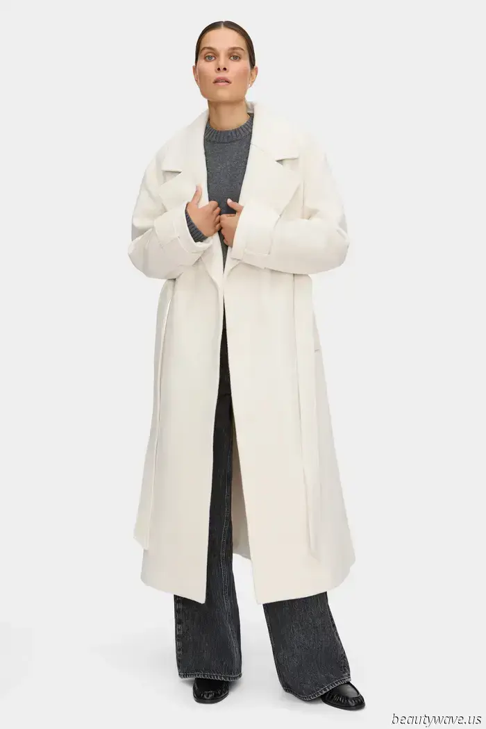 Sienna Miller recently donned the stylish high-street coat that editors have adored for years—and it’s still available.
