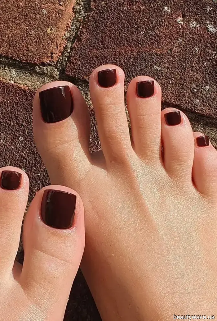 I Aim to Achieve a Timeless, Chic, and Effortlessly Elegant Look This Autumn—These 9 Pedicure Colors Meet the Criteria.