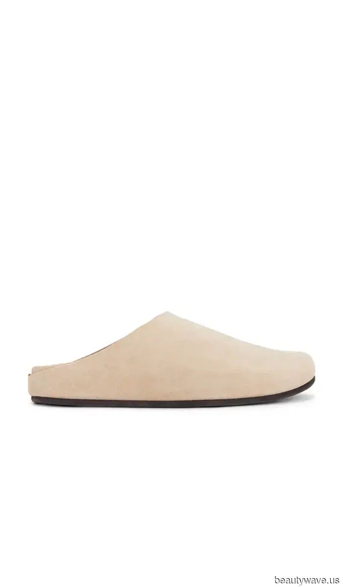 Ballet flats seem quite outdated compared to these 7 emerging trends in flat shoes.