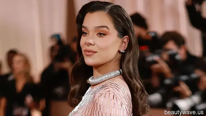 Хейли Стейнфелд только что продемонстрировала свой беременный живот на Золотом глобусе&mdash;посмотрите на её драматическое платье с разных ракурсов