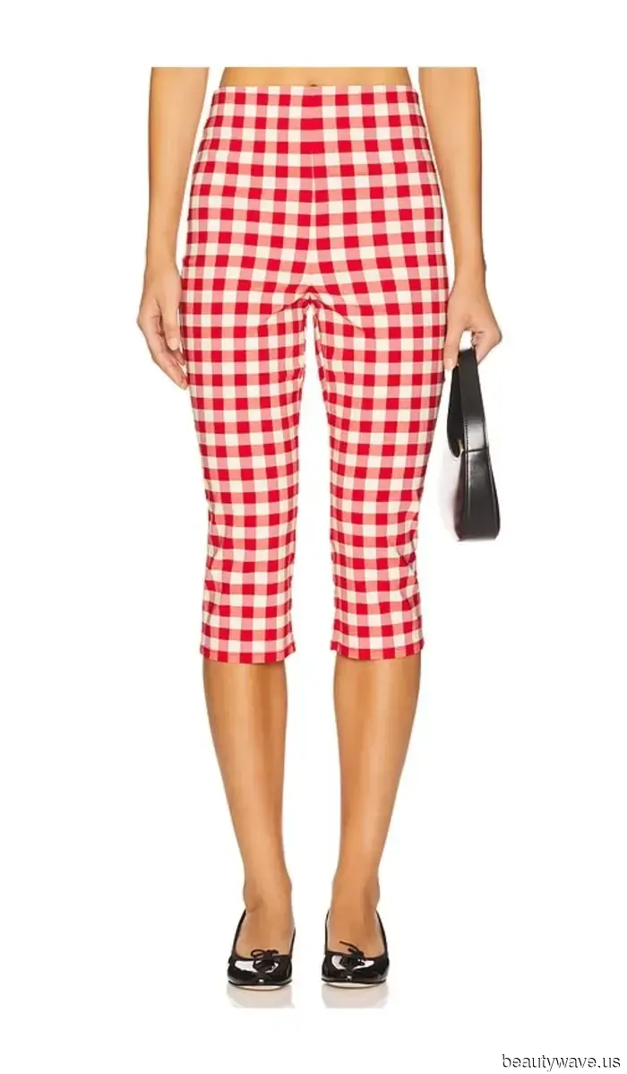 Bella Hadid sported the season's must-have legging trend paired with the flats that everyone has been purchasing this year.