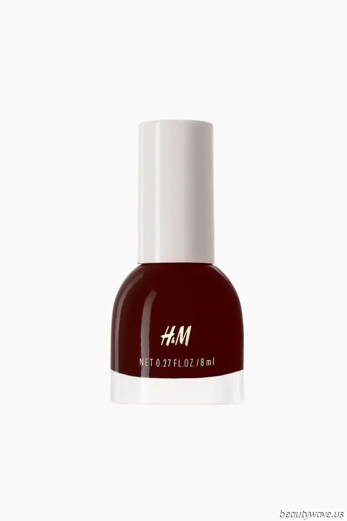 Editors Concur—This Is the Most Stylish Pedicure Shade to Transition from Summer to Autumn.