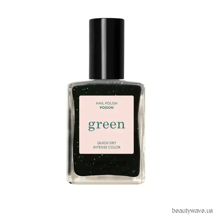 Elegante, senza tempo e ovunque guardi: I soli 9 colori di smalto scuro di cui hai bisogno per una manicure ultra-lussuosa