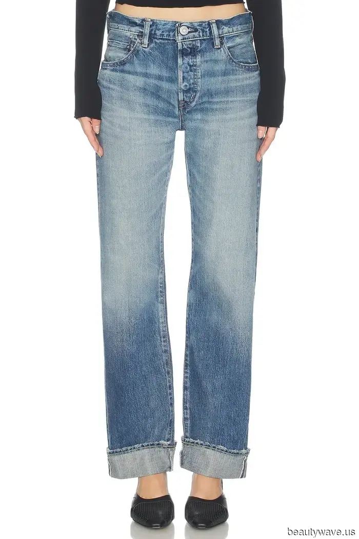 Die besten schwarzen Oberteile, die Sie in diesem Frühling mit Ihren Jeans tragen können