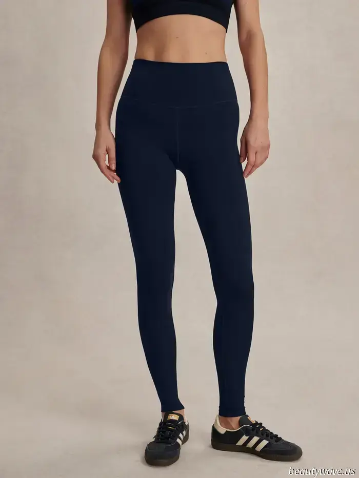 Hinweis: Leggings sehen diesen Winter in dieser satten Farbe am schicksten aus.