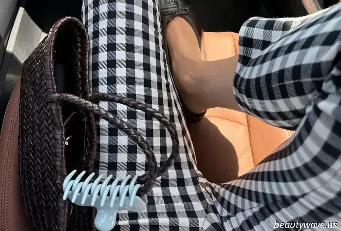 If you have a classic style, I can already tell that your summer outfits will include this it print.