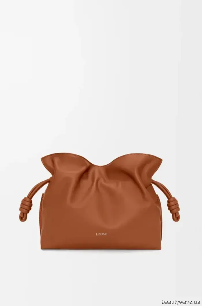 Tra tutte le nuove borse di design, le donne eleganti continuano a tornare a questo stile senza tempo e anti-tendenza.