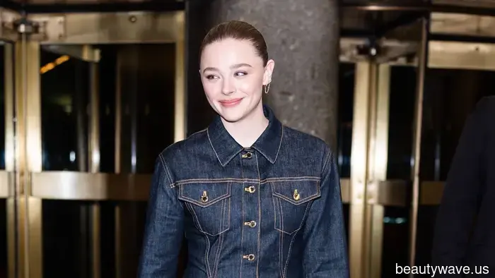 Это новая сумка, которую все будут носить с темным денимом этой зимой.