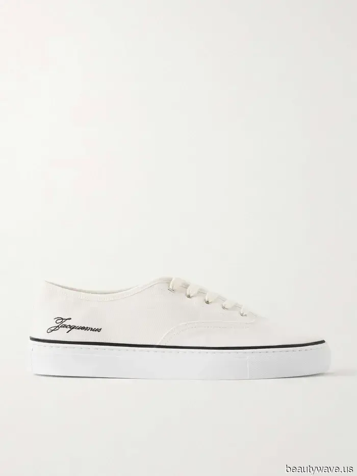 Not Pure White, Not Khaki— the "Just Right" Denim Color Trend That Celebrities in Their 60s Are Pairing with White...