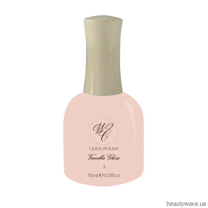 Sie sind nicht milchig, sie sind glasig&mdash;Harriet Westmoreland hat diesen neuen Nageltrend fest auf die Karte gesetzt.