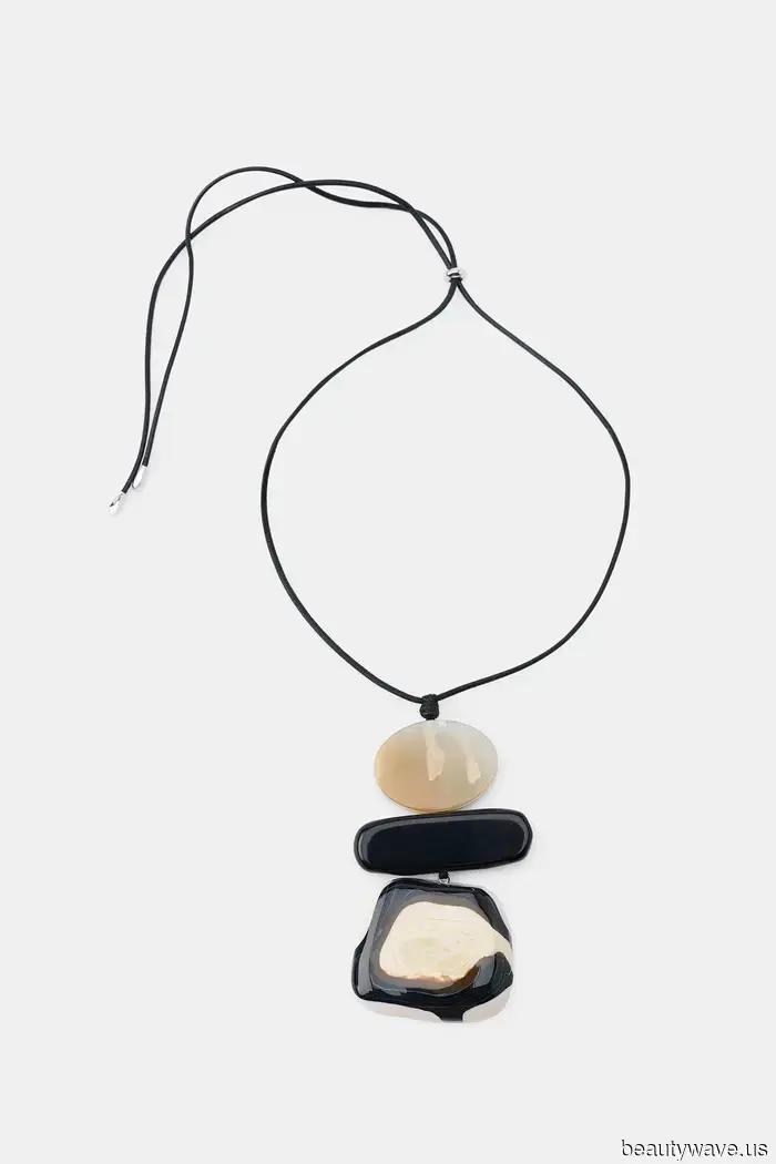 These 6 accessory trends for 2026 instantly enhance the cool factor of any spring and summer outfit.