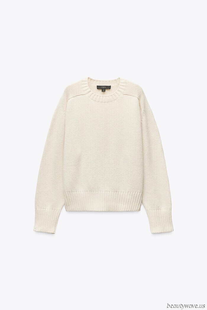 Chic women in Marseille and Cadaqués replace their cashmere sweaters with this lighter alternative every summer.
