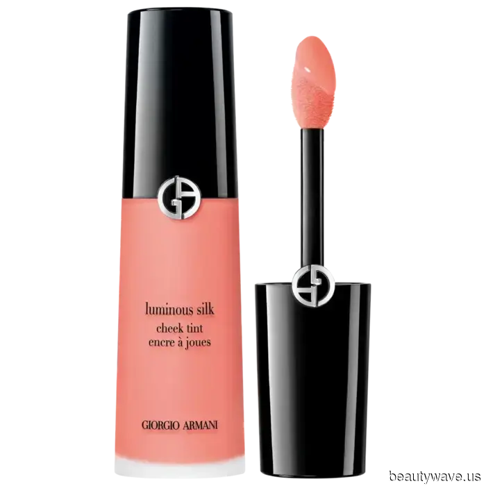 The doe-eyed makeup style from the '70s has always remained in vogue, but a celebrity makeup artist has shown us how to elevate it for 2025.