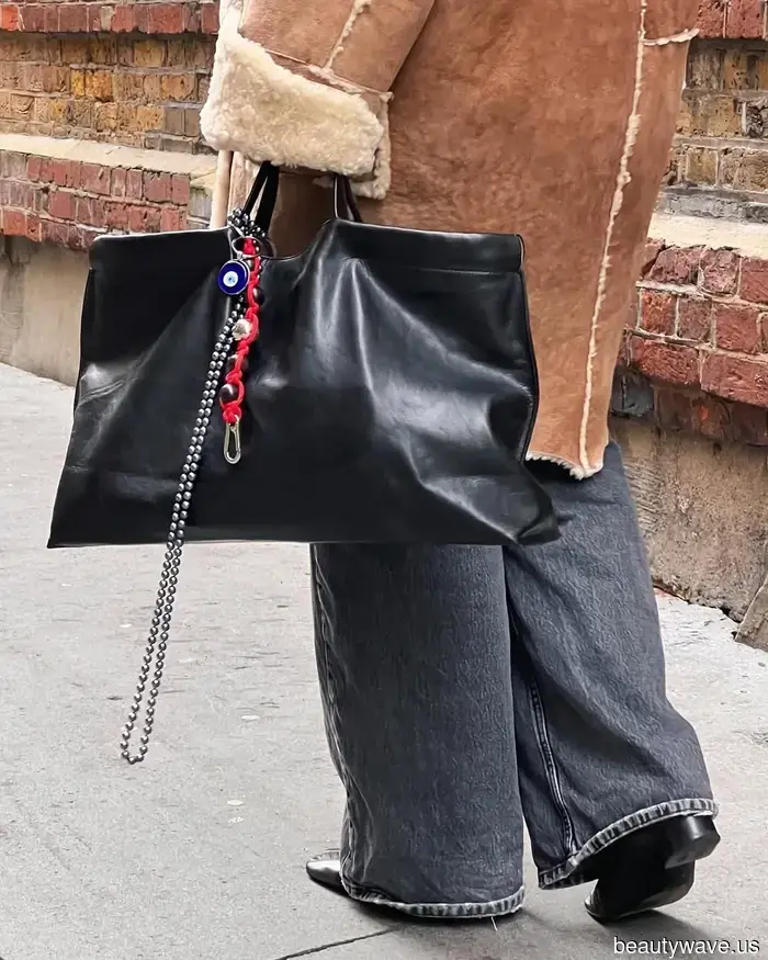 Las tendencias de color van y vienen, pero los zapatos negros siempre serán atemporales&mdash;5 estilos que usarás para siempre