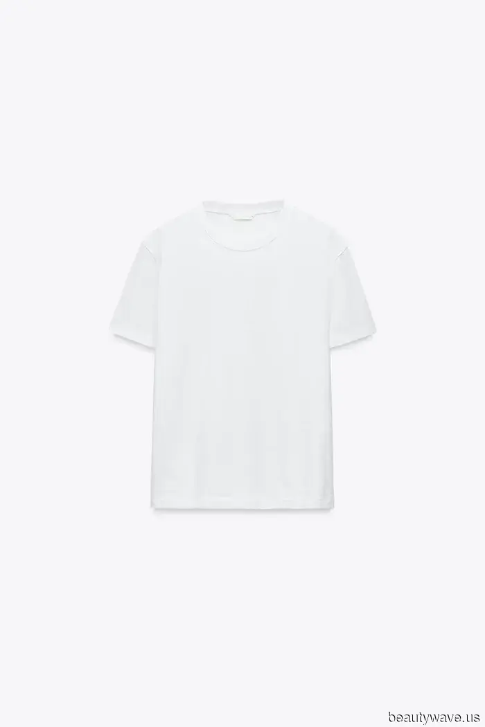 Emma Stone Discovered the Most Stylish Way to Sport a Brown Coat, Right down to Her Red Nails.