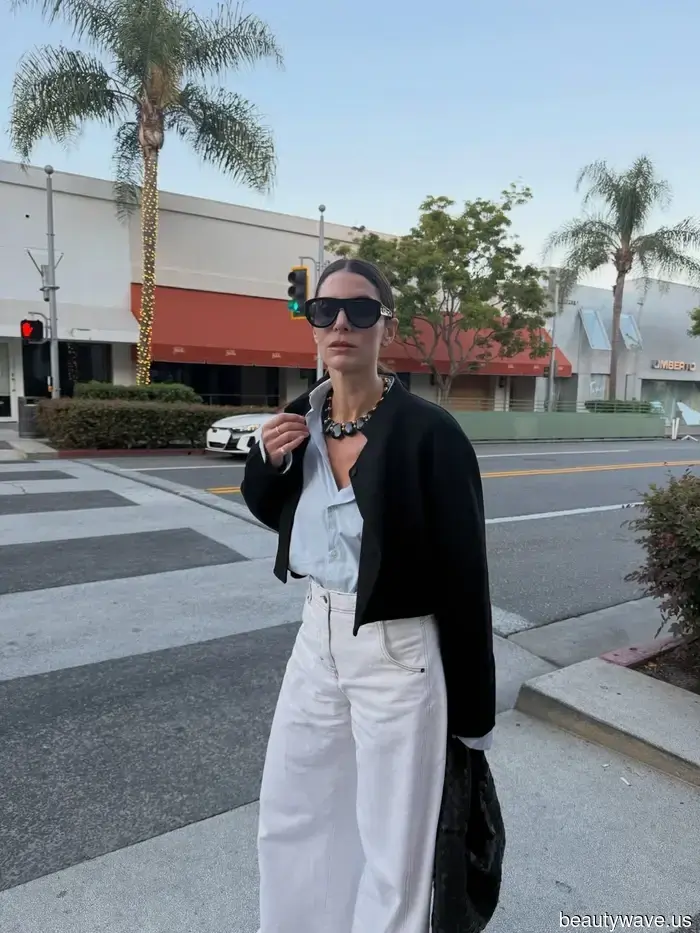 Ovunque guardo, le persone di moda indossano queste 7 tendenze estive con i jeans.