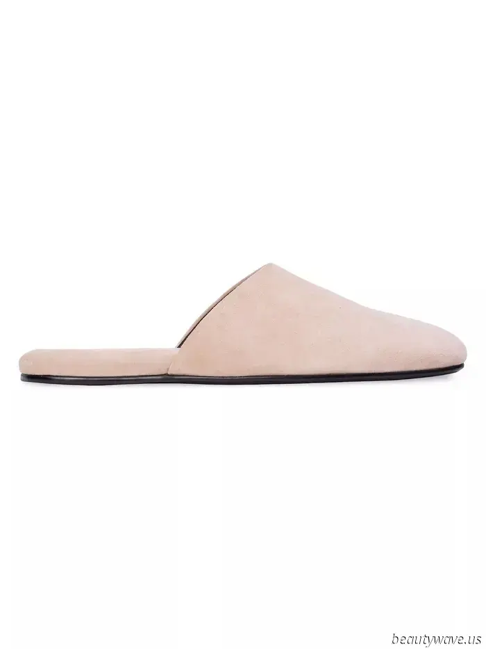 This Flat-Shoe Trend Elevates Cropped Skinny Pants to the Pinnacle of Fall 2025 Style