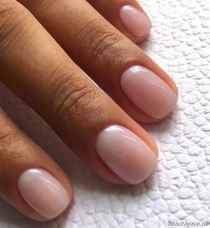 Cuando quiero que mis uñas se vean discretas y saludables, estos esmaltes cumplen.