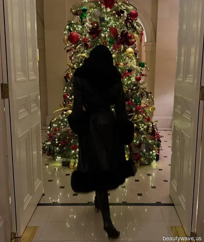 Cada individuo chic está usando uñas de "Navidad Gótica" en este momento&mdash;6 conjuntos vampíricos que actualmente…