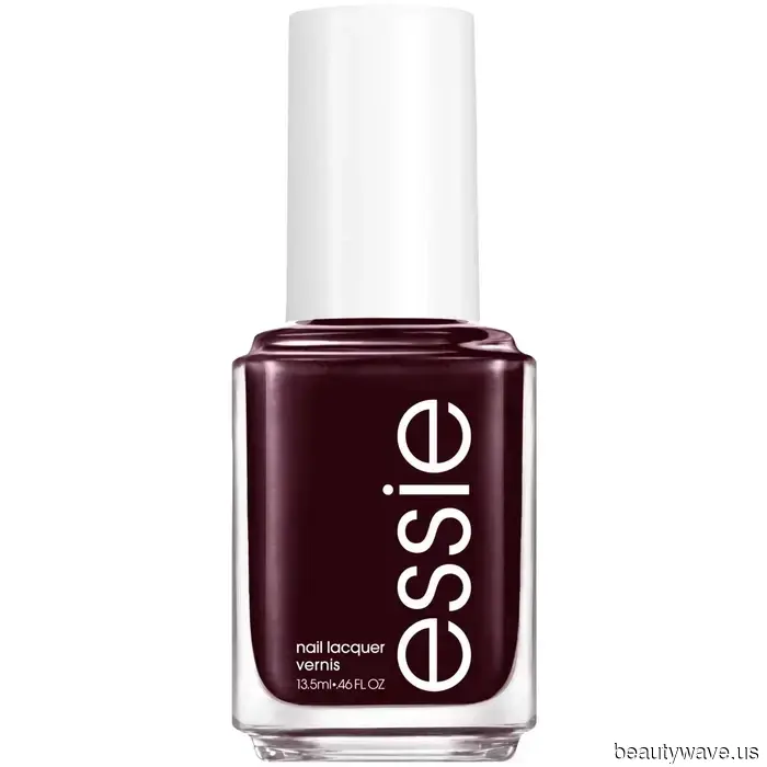 15 Dark Academia-Inspired Nail Designs That Bring to Mind Dusty Leather Volumes, Hidden Societies, and Multiple Plaid Patterns