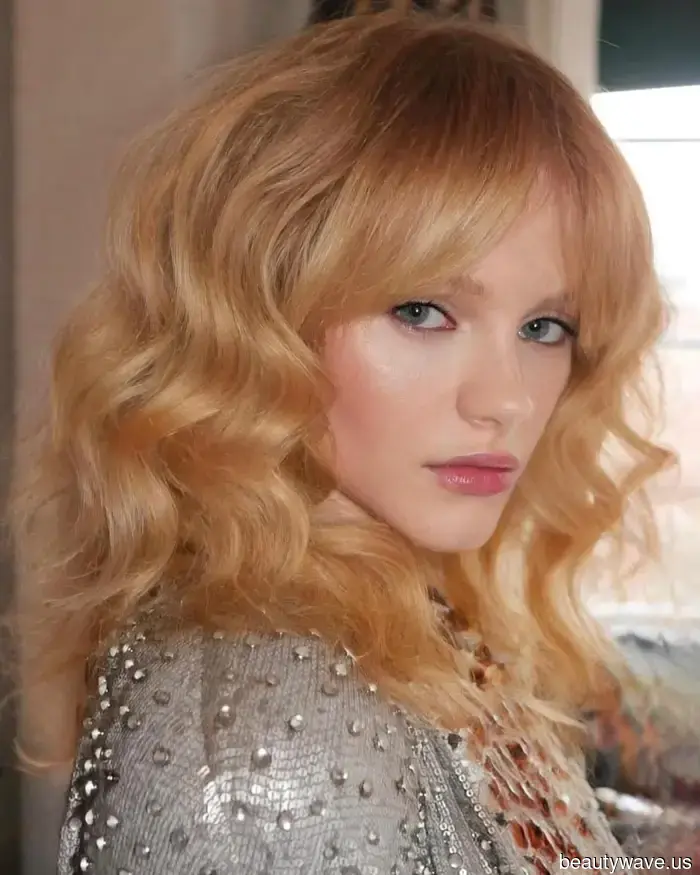 Diese ausgekämmten Locken sind der Glam-Haartrend, der den Sommer erobert.