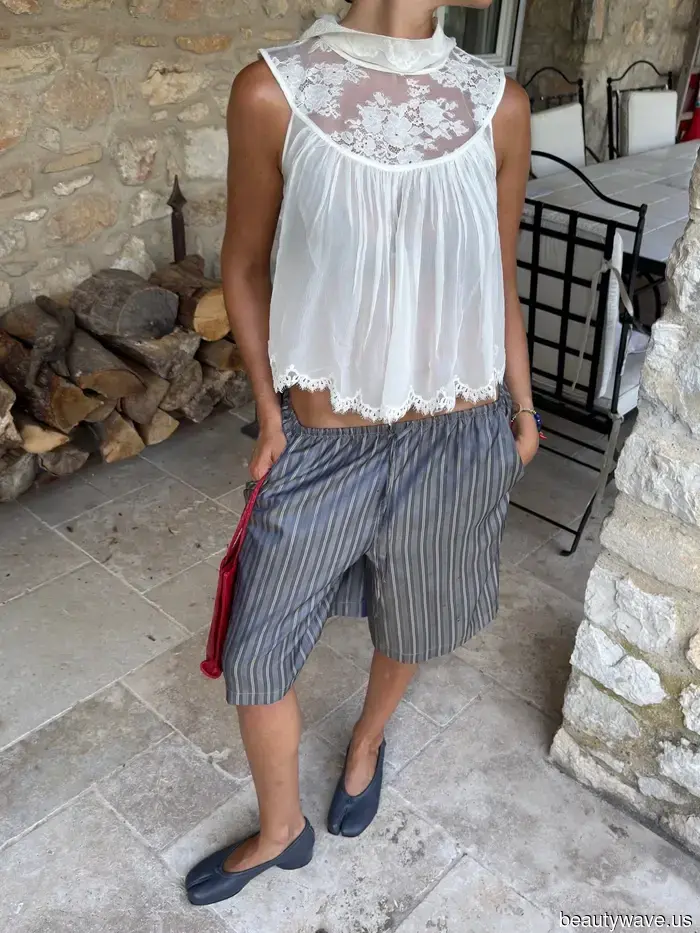 Skip the jeans—I believe that flip-flops and ballet flats appear most stylish when matched with this summer trend.