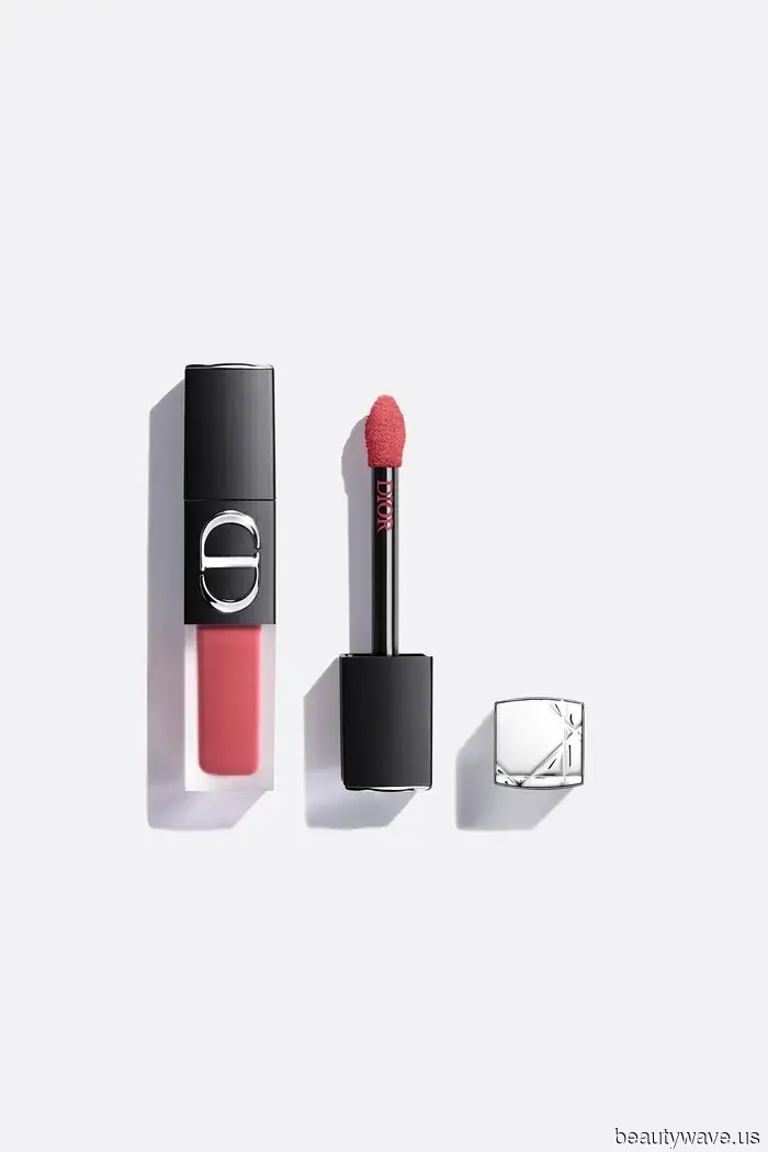 Nublado, Construible y Dolorosamente Chic&mdash;Los Nuevos Lip Blurs de Dior Son la Definición del Maquillaje Suave de Otoño