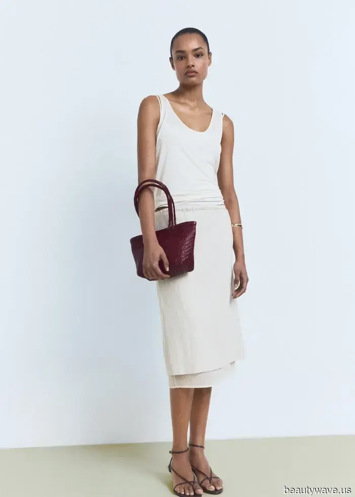 Neither Black nor White—This is the Stylish Neutral Color Combination That People in Paris Are Wearing