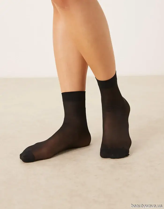 Chic Women Throughout Europe Are Reembodying This "Outdated" Skirt Trend—7 Looks That Confirm It...