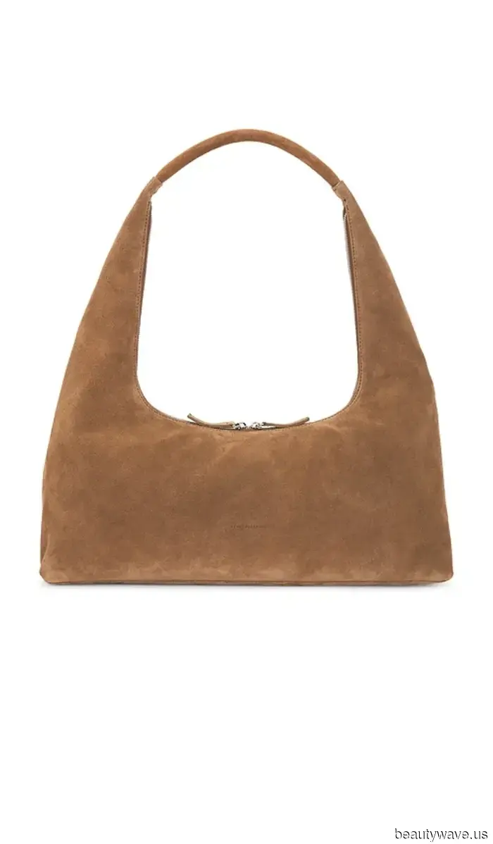 So che sei una persona di moda se indossi questo colore classico della borsa invece del nero.