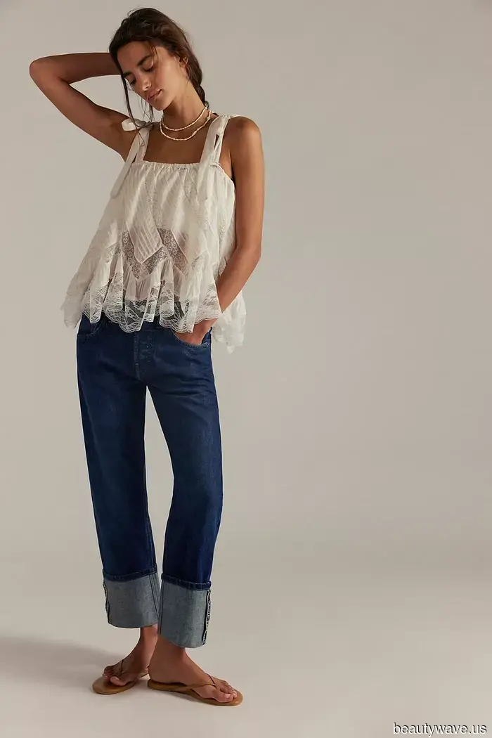 Si planeas remangar tus jeans este otoño, hazlo solo con *este* lavado de denim específico y *estos* zapatos.