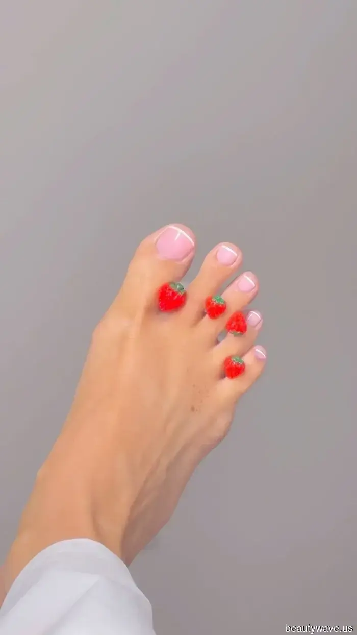 Estoy en el ánimo de un pedicura fresca&mdash;Estos 6 tonos estarán en los pies de todos en agosto.