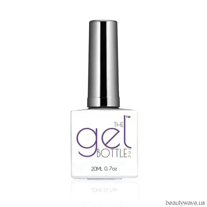 Elegante, senza tempo e ovunque guardi: I soli 9 colori di smalto scuro di cui hai bisogno per una manicure ultra-lussuosa