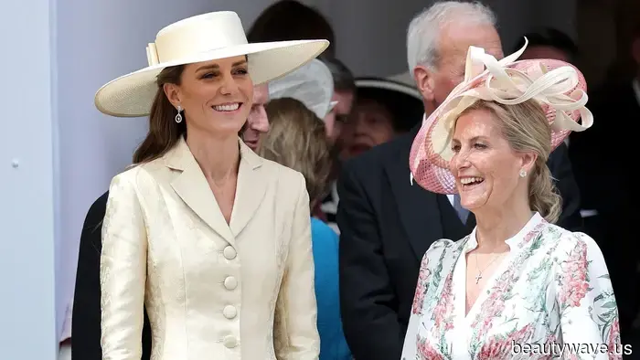 Vergiss Schwarz und Weiß&mdash;Kate Middleton trug gerade den Schuhfarbentrend, der am schicksten zu Buttergelb aussieht.