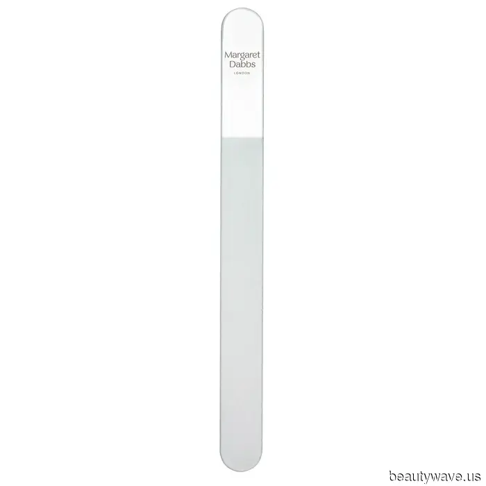 Модные люди сейчас носят французский маникюр&mdash;11 стильных дизайнов, которые мы возьмем в салон