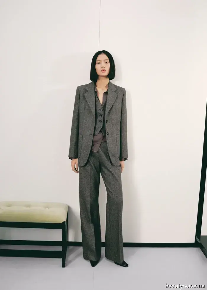 Kate Middleton has donned an unexpected shoe color trend that enhances the elegance of grey trousers.