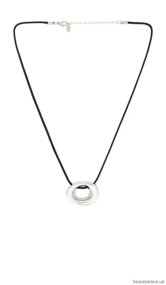 No one sports a white T-shirt quite like a fashion enthusiast—6 exceptionally stylish outfits to replicate now.