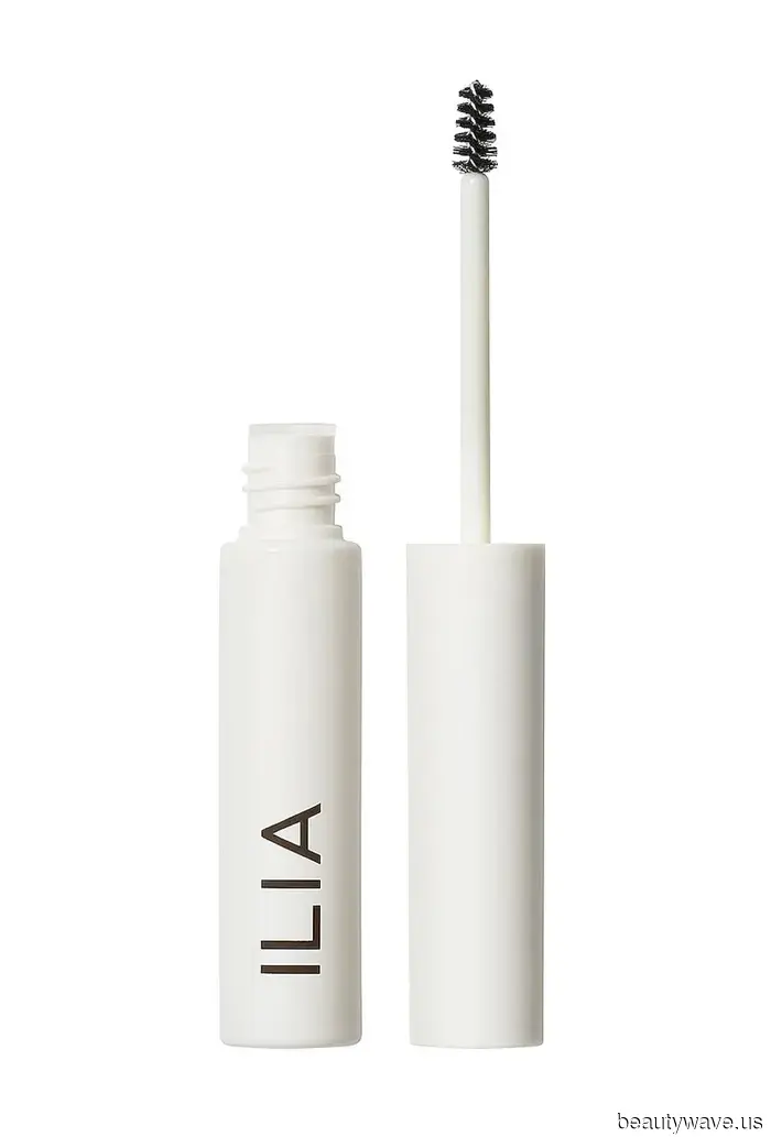 Laufey Is Our Ultimate Coquette Beauty Muse—7 "Vintage Romance" Outfits to Inspire You