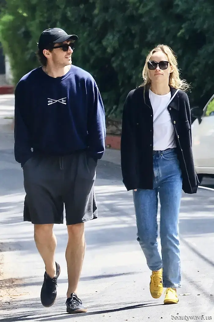 L.A. celebrities understand that this sneaker trend elevates the style of jeans and a white T-shirt significantly.