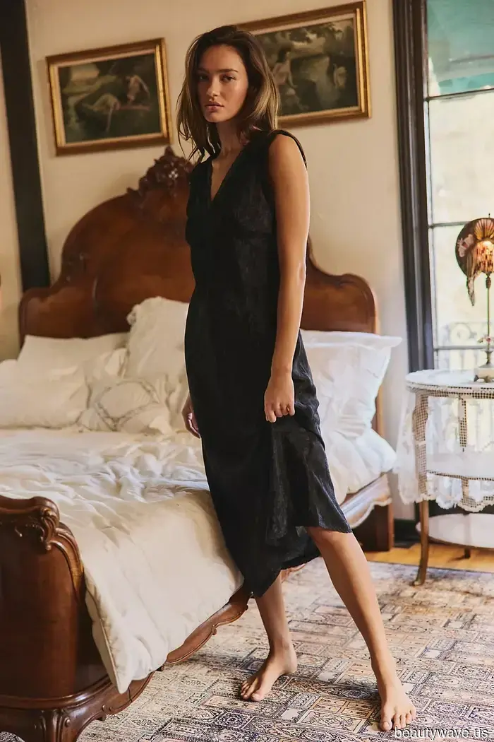 If you’re purchasing just one dress this summer, choose this classic '90s silhouette.