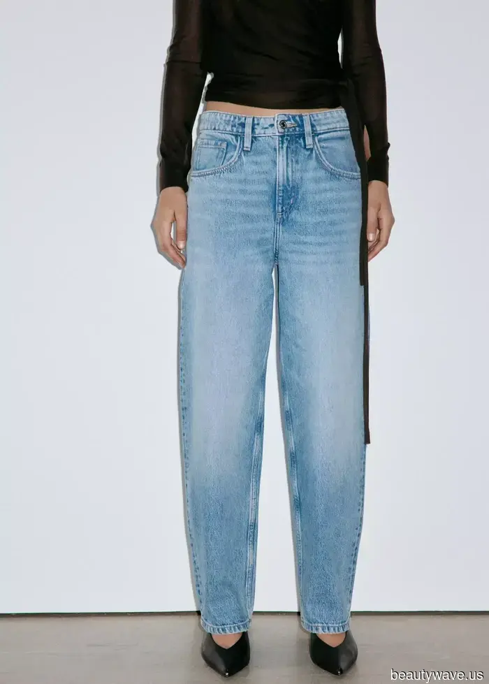 I’m declaring it: Balloon jeans will be the top denim trend this autumn—here’s how to style them now.