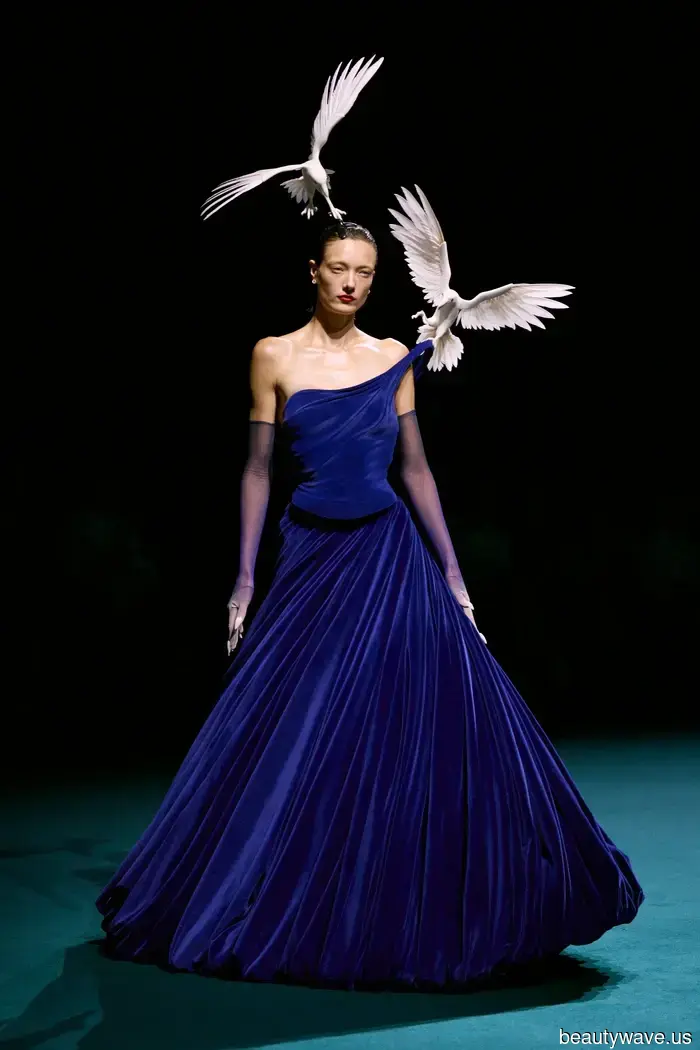 I’ve just returned from Paris Couture Week—here are four moments that are still on my mind.